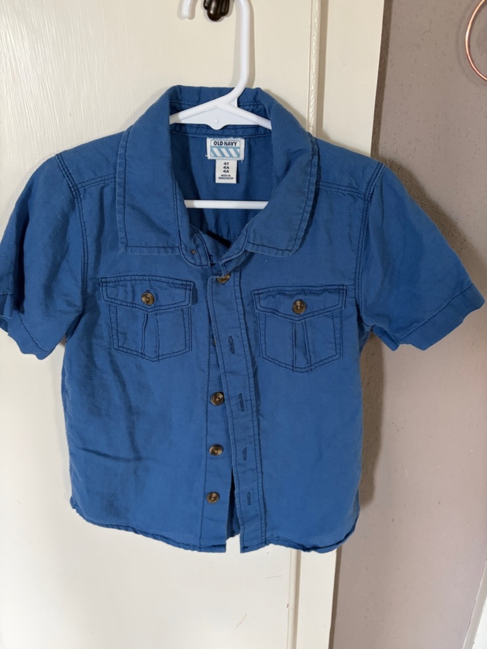 Old Navy Boys' Short-Sleeve Button-Front Shirt in Blue size 4T